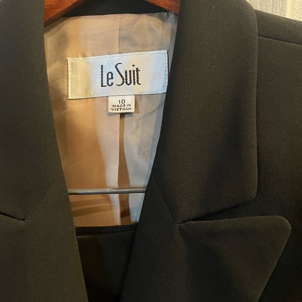 Selling a Cute Suite
